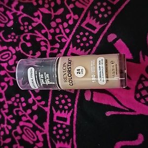 Revlon 24-hours Colorstay foundation